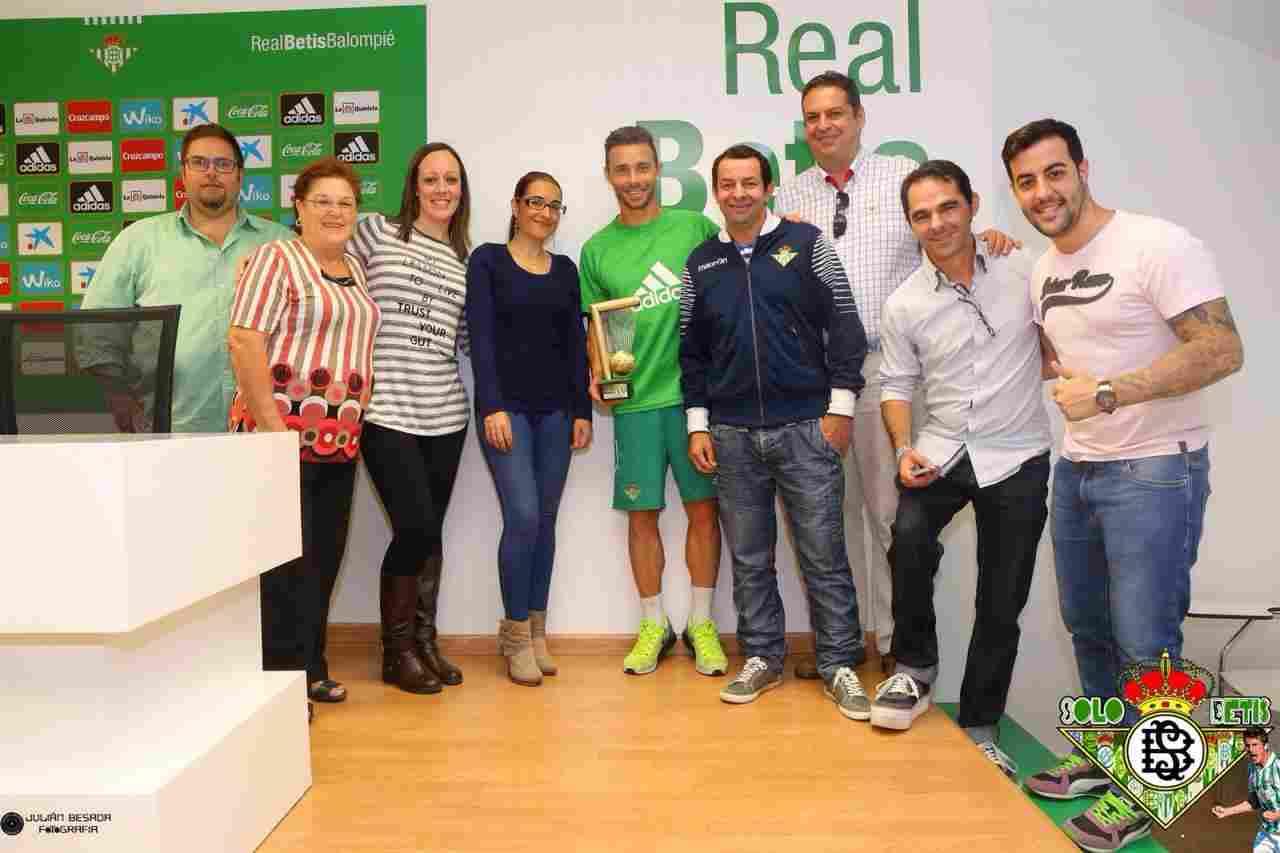 SoloBetis entregó su premio anual a Rubén Castro