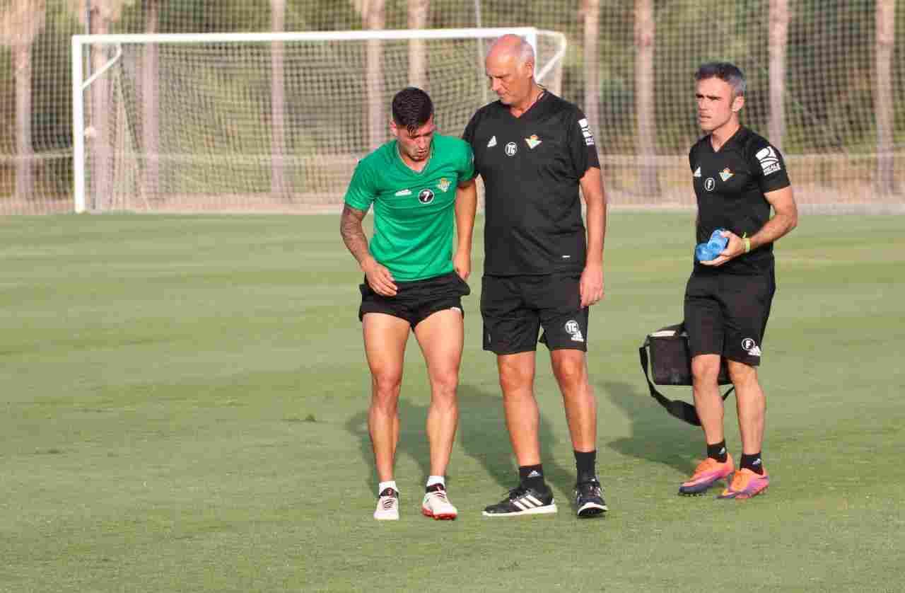 Sergio León abandona la sesión del domingo por un golpe en el empeine del pie derecho