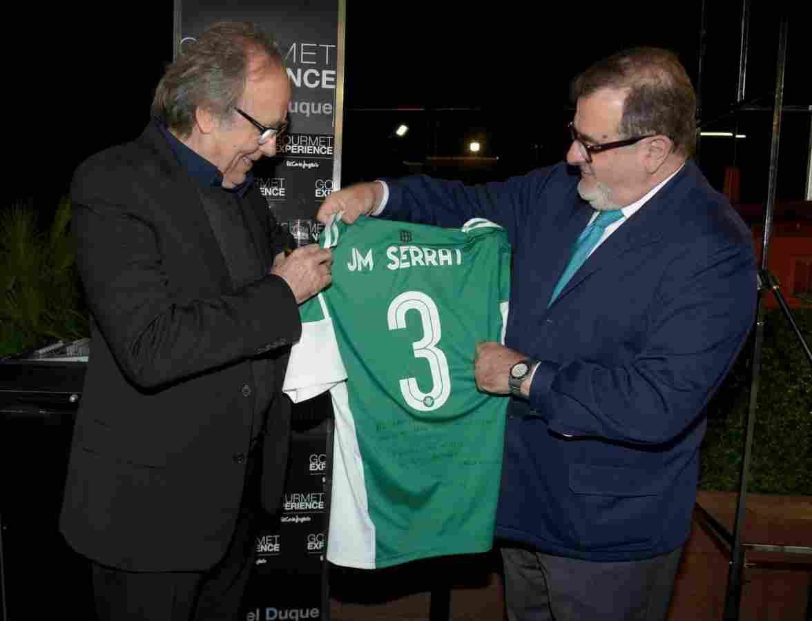Reconocimiento del Real Betis a Joan Manuel Serrat 