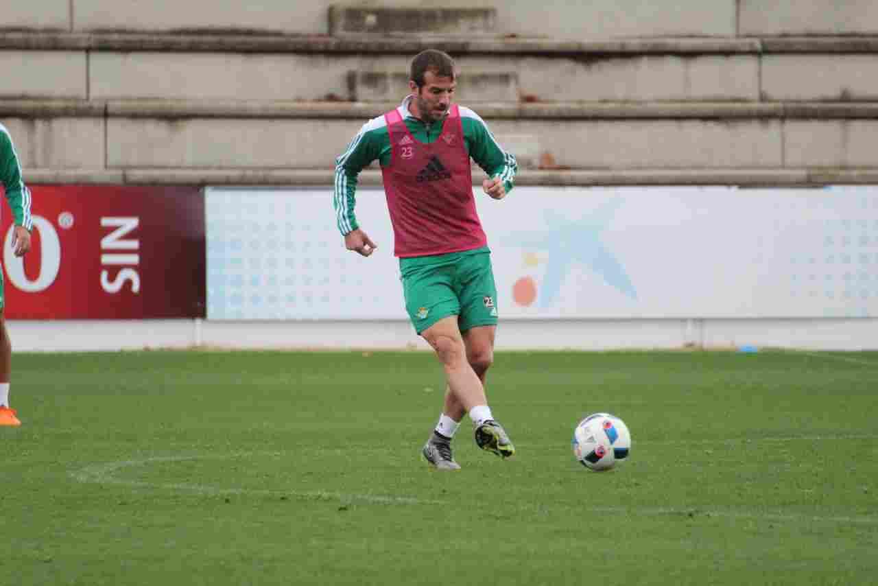 Van der Vaart regresa a los entrenamientos
