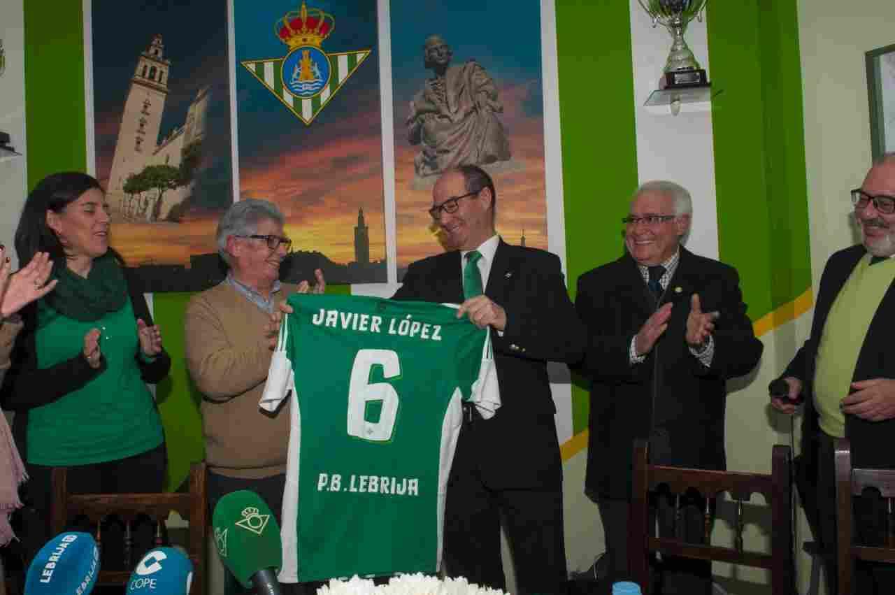 El Real Betis estuvo presente en el 37º aniversario de la Peña Bética Javier López de Lebrija