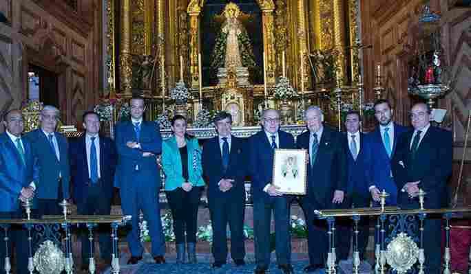 El consejo de administración del Real Betis rindió visita a la Esperanza Macarena