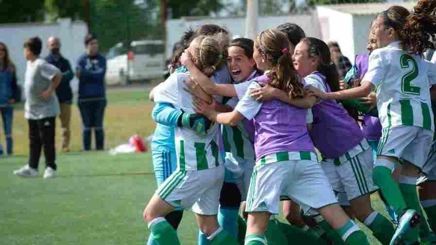 El Real Betis Féminas, campeón del I Torneo Internacional de Extremadura en categoría alevín; el juvenil, subcampeón