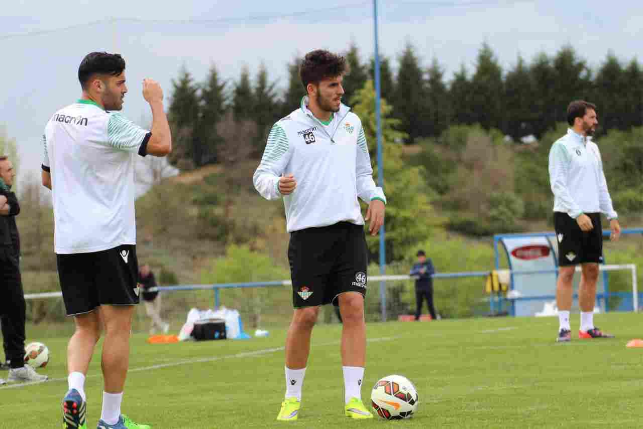 Ceballos, presente en el entrenamiento vespertino en la Ciudad Deportiva del Deportivo Alavés
