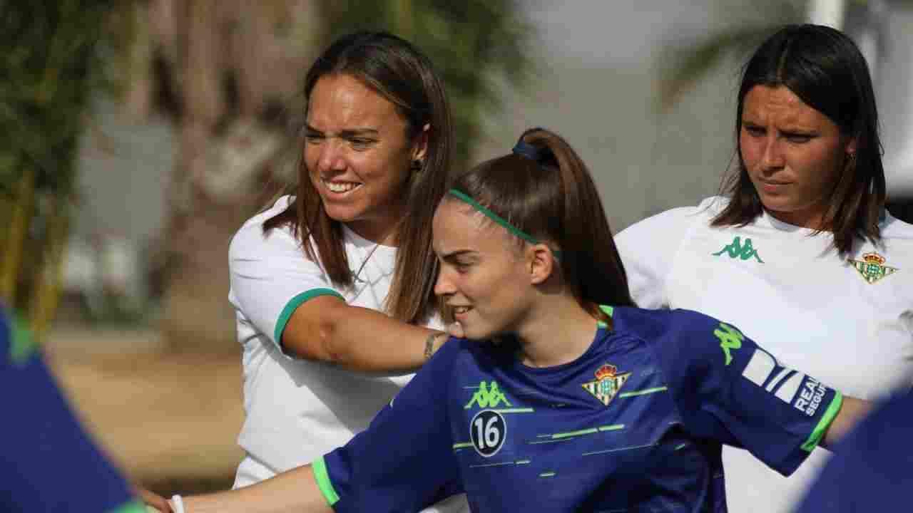 El Real Betis Féminas completa la primera sesión de trabajo en Islantilla