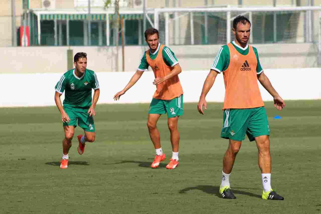 Pezzella, Bruno y Westermann: máxima competencia en el eje de la zaga