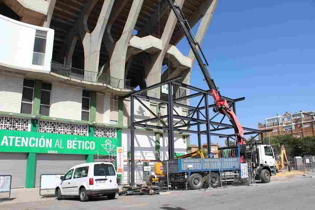 La nueva escalera de Voladizo va tomando forma
