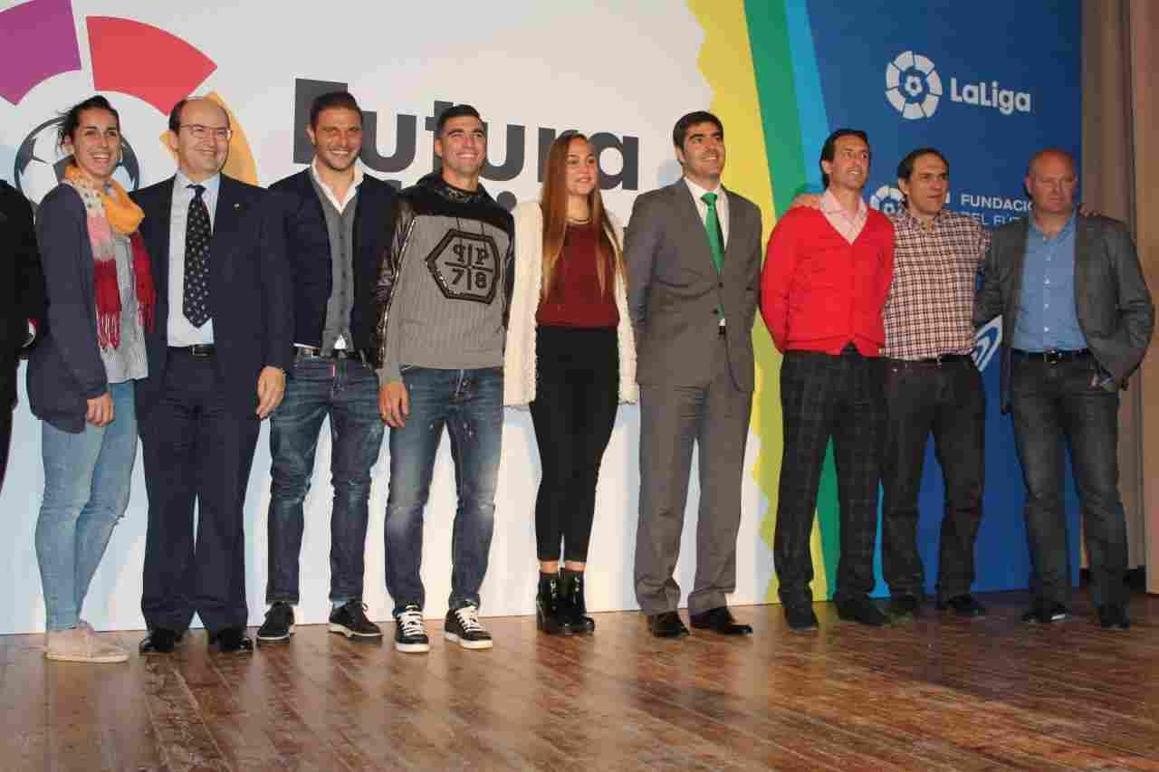 Mel: “El derbi en esta ciudad es diferente. Es algo especial en cada familia que hay que saber llevar con naturalidad”