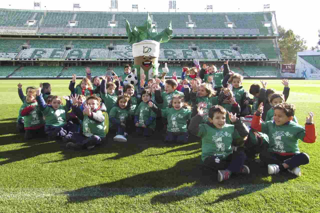 El Colegio Antonio Machado, una visita muy especial en el entrenamiento del martes