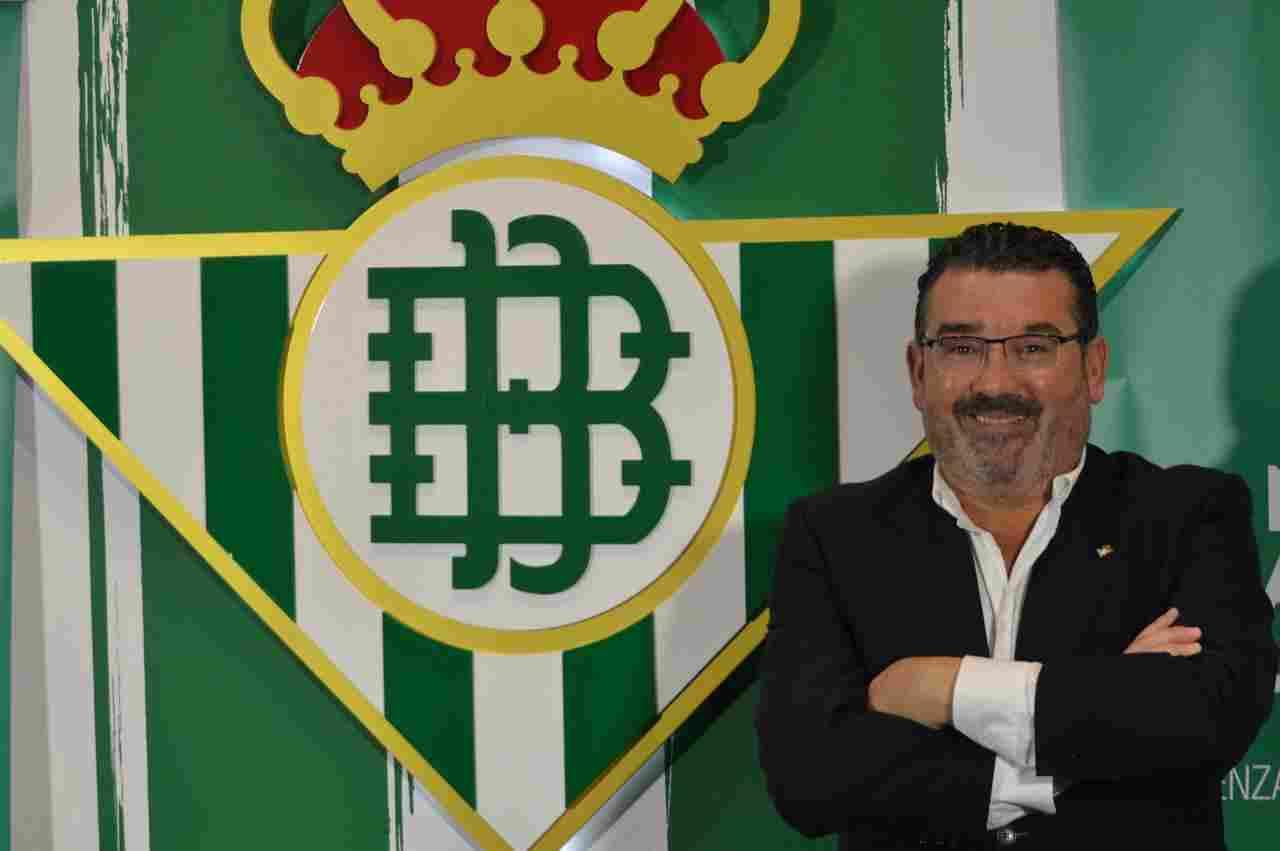 Juan Varela presenta oficialmente su dimisión como presidente de honor del Real Betis Futsal