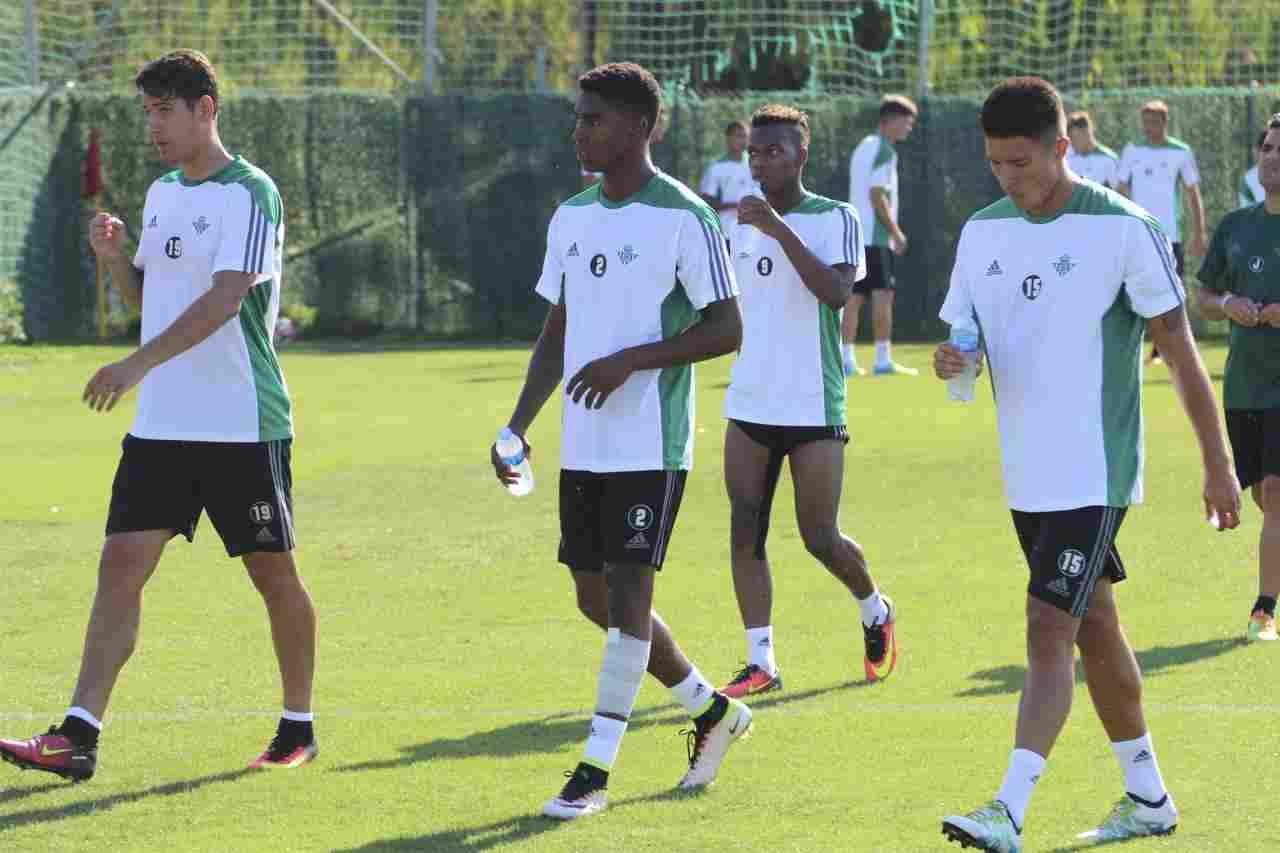 Junior, Francis y Narváez se ejercitan a las órdenes de Gustavo Poyet