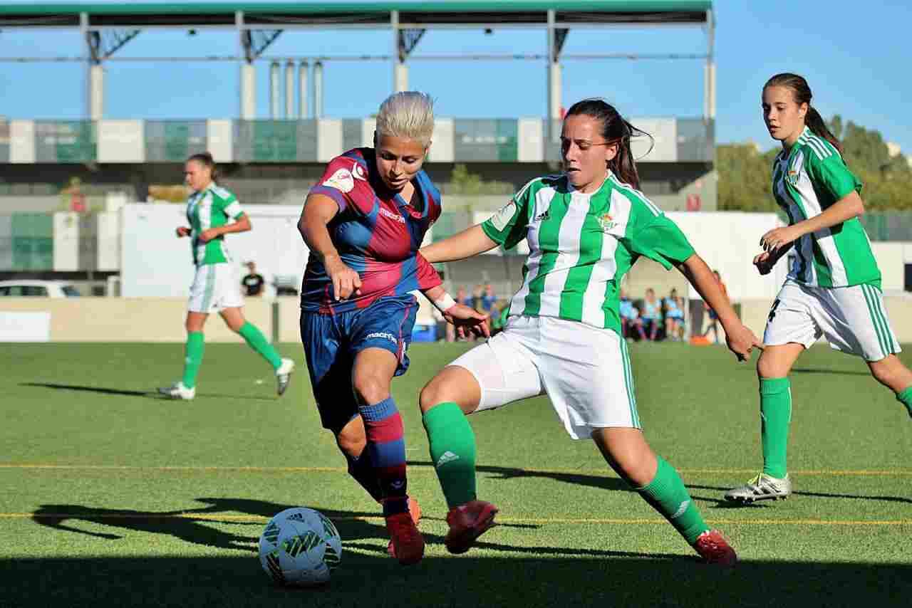Laura González, el equilibrio del Real Betis Féminas