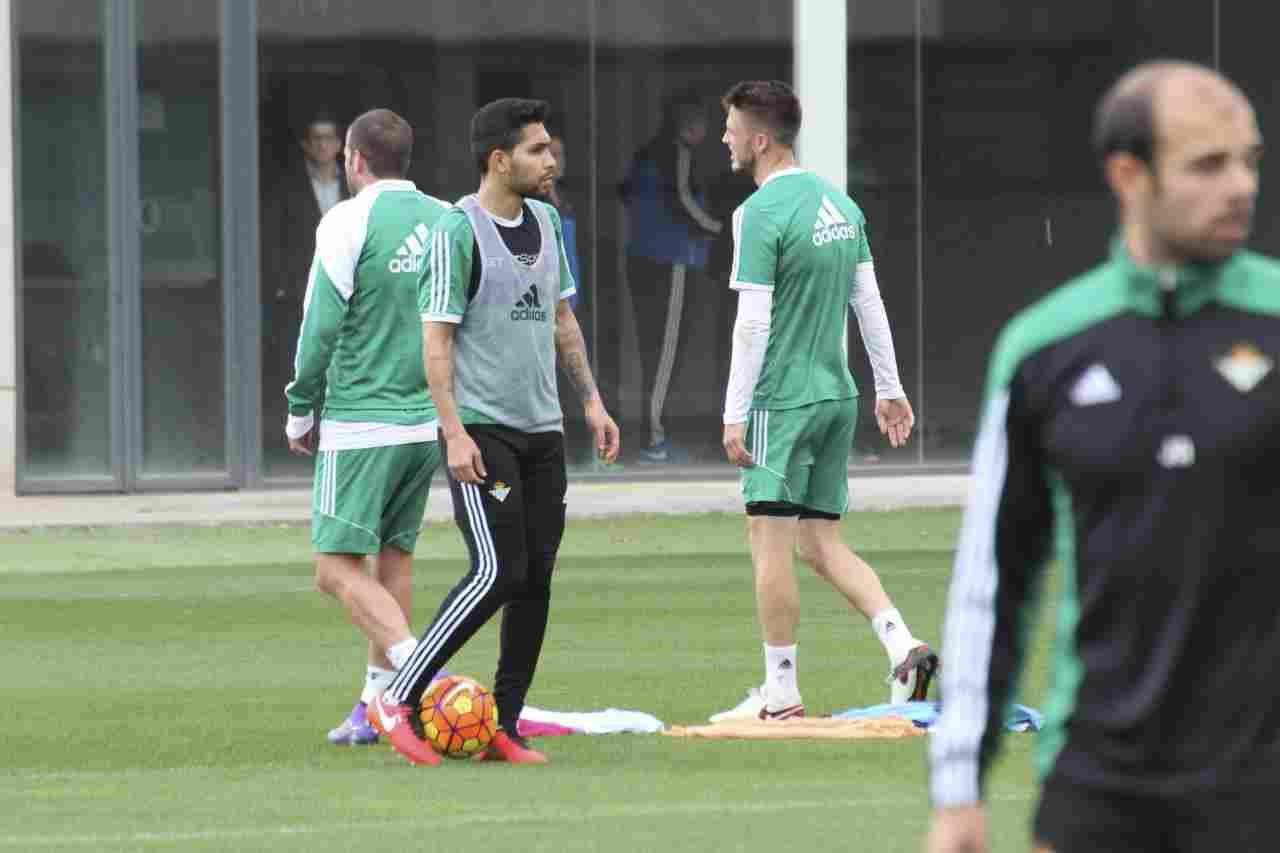 Petros se ejercita parcialmente con el grupo; Dani Ceballos, Joaquín y Fabián, bajas