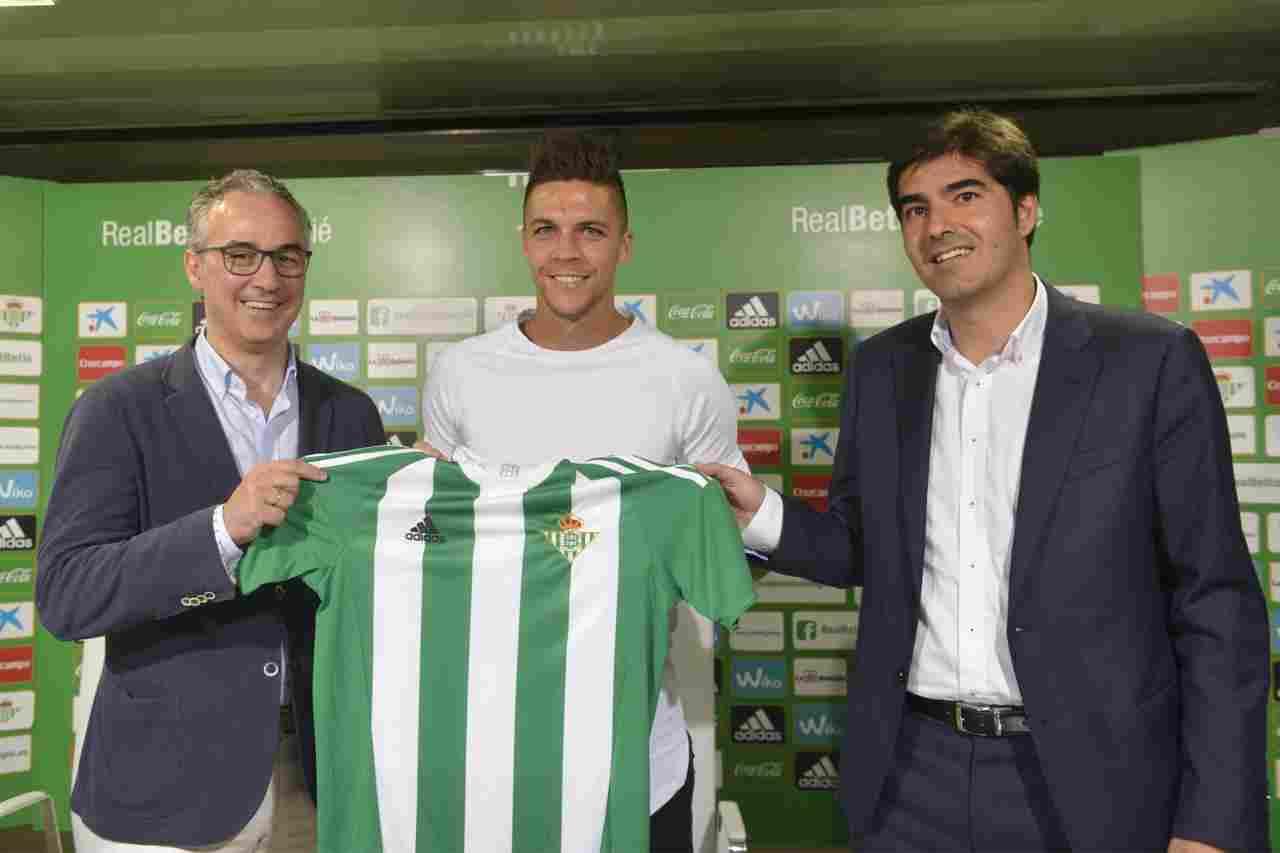 Torrecilla: "Estamos trabajando con mucha intensidad en la llegada de un delantero, somos optimistas"