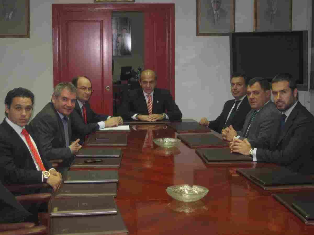 Cordial ambiente en la tradicional reunión de protocolo de los clubes previa al derbi