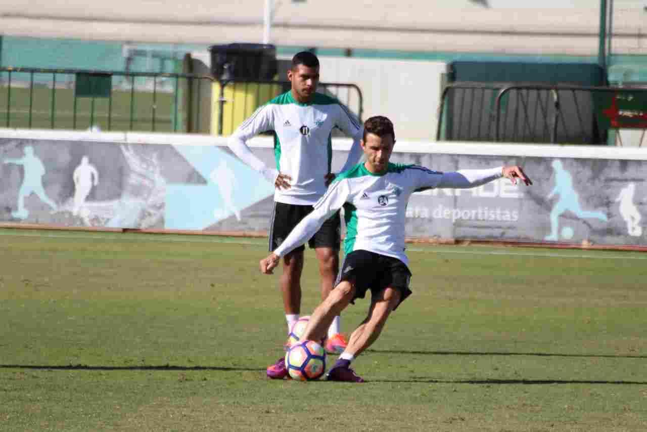 La plantilla al completo participa en la sesión del jueves