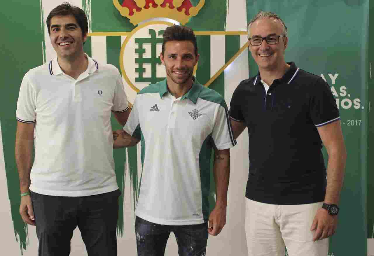 Rubén Castro renueva con el Real Betis hasta 2019
