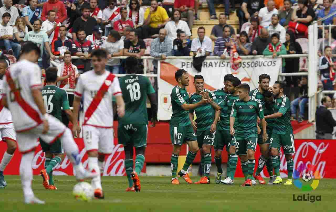 El Real Betis gana al Rayo Vallecano y enlaza su segunda victoria consecutiva (0-2)