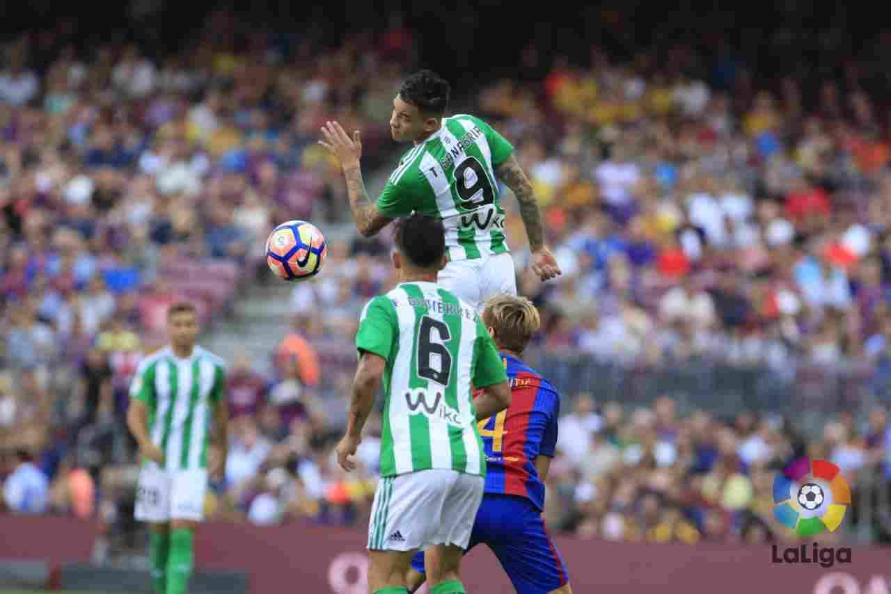 El Betis debuta con derrota en el Camp Nou (6-2)