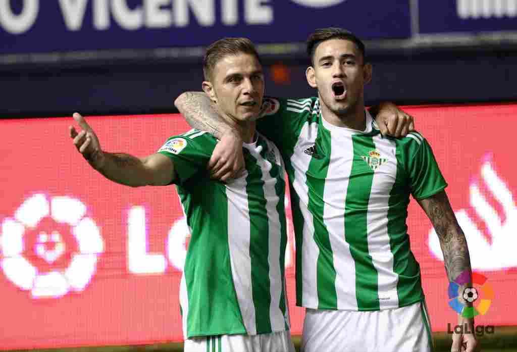 El Real Betis se lleva los tres puntos de El Sadar (1-2)