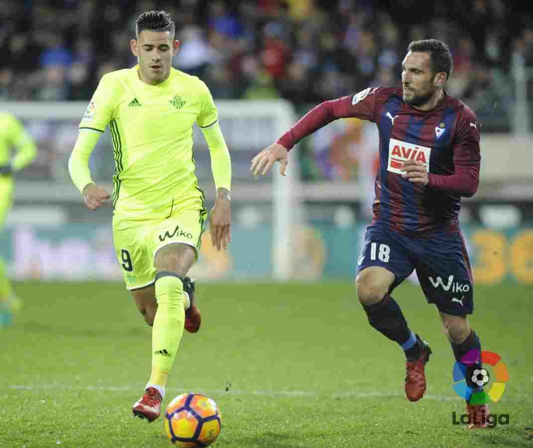 Un Betis con diez hombres cae en Ipurúa (3-1)