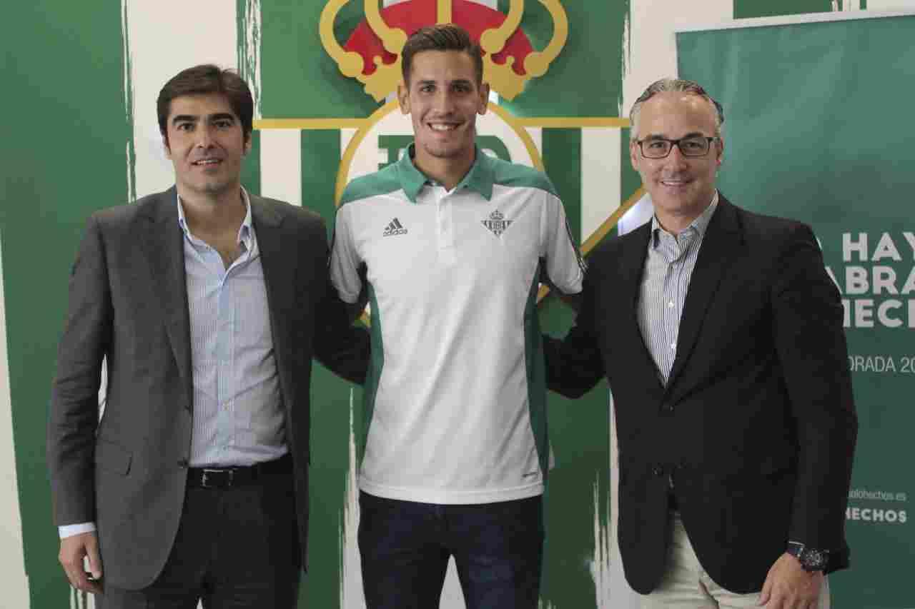 El Real Betis renueva a Álex Alegría hasta 2021